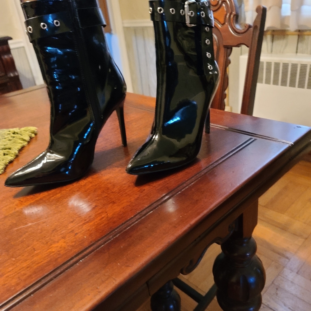 Black Boots